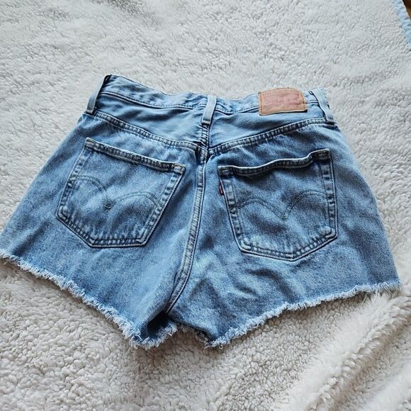 LEVIS 501 Womens High Rise Cut Off Denim Shorts Size 28 Light Wash Frayed... - Picture 2 of 9